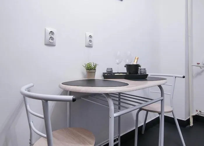 Happy Place Apartment *